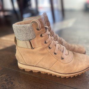 Sorel Harlow Conquest Boot Waterproof Hiker Boots  Very Good Condition Size 9